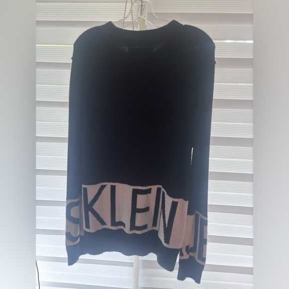 Calvin Klein Sweater - Picture 5 of 5